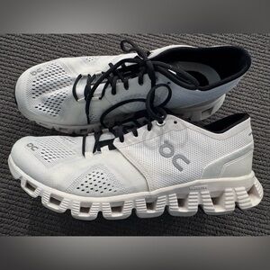 On Running Cloud Tech Helion Women's Sneakers - White and Black size 8.5 (40)